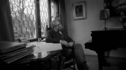 Krzysztof Penderecki w swoim domu na Woli Justowskiej. 1985 r. Fot. PAP/PAI/J. Ochoński