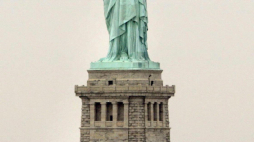 Nowy Jork, USA, 28.10.06. Symbol Nowego Jorku i całych Stanów Zjednoczonych - Statua Wolności. Fot. PAP/EPA