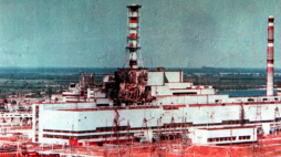 26 kwietnia 1986 r. o godz. 1.24 wydarzyła się awaria reaktora 4 bloku elektrowni w Czarnobylu. Na zdj. elektrownia w Czarnobylu po wybuchu reaktora. PAP/CAF-archiwum