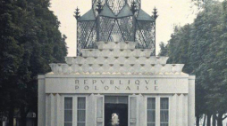 Polski pawilon na Międzynarodowej Wystawie Sztuki Dekoracyjnej i Wzornictwa w Paryżu, w 1925 r. Źródło: www.commons.wikimedia.org