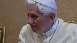 Castel Gandolfo, Włochy, 04.07.2015. Papież emeryt Benedykt XVI. Fot. PAP/J. Bednarczyk