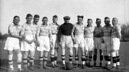 Drużyna piłkarska klubu sportowego Ruch Wielkie Hajduki. 1928 r. Fot. NAC