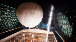 Gdańsk, 23.04.2014. Pierwsze otwarcie dachu Teatru Szekspirowskiego w Gdańsku w 450. rocznicę urodzin Williama Szekspira.  PAP/A. Warżawa