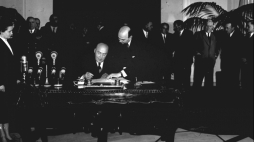 14.V.1955 r. Podpisanie Układu Warszawskiego. Fot. PAP/CAF-Archiwum