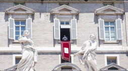 Papież Franciszek podczas modlitwy Regina coeli. Watykan, 31.05.2020. Fot. PAP/EPA