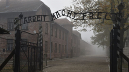 Teren b. niemieckiego nazistowskiego obozu Auschwitz. Fot. PAP/J. Bednarczyk