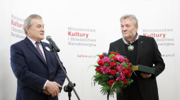 Krzysztof Cugowski uhonorowany Złotym Medalem Zasłużony Kulturze „Gloria Artis”. Fot. Danuta Matloch. Źródło: MKiDN