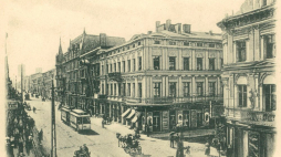 Łódź: ulica Piotrkowska róg Zielonej – pocztówka. 1898–1914. Źródło: CBN Polona
