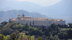 Klasztor benedyktynów na wzgórzu Monte Cassino. Fot. PAP/L. Szymański