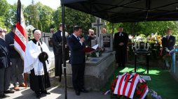 Uroczystości pogrzebowe Jerzego Pilcha na Cmentarzu Komunalnym w Kielcach. Fot. PAP/Ł. Gągulski