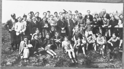 Szkoła w Balatonboglár. 1940 r. Fot. PAP/Reprodukcja/W. Kryński