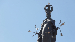 Figura Matki Bożej Łaskawej w Sanktuarium Jana Pawła II. Radzymin, 16.08.2020. Fot. PAP/T. Gzell