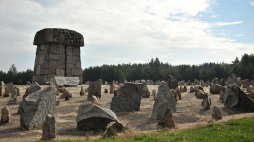 Pomnik ku czci ofiar w miejscu b. niemieckiego obozu zagłady w Treblince II. Fot. PAP/P. Piątkowski