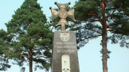 Pomnik poświęcony ofiarom bitwy nad Niemnem w Berżnikach. Fot. PAP/A. Tuchliński
