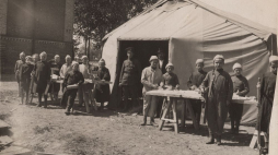 1920 r. Ochronka zorganizowana przez Amerykańską Misję Pomocy. Źródło: Zakład „Fotografia W. Szapiro”/Ośrodek KARTA