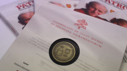 Numizmat upamiętniający patronat Jana Pawła II nad Kalwarią Zebrzydowską. Źródło: Urząd Miejski w Kalwarii Zebrzydowskiej