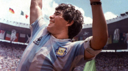 Meksyk 1986.06.29 - Diego Maradona po zwycięstwie Argentyny w pucharze świata. PAP/EPAune 1986 