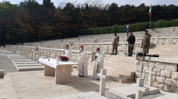 Msza na Polskim Cmentarzu Wojennym na Monte Cassino. 01.11.2020. Źródło: Ambasada RP we Włoszech