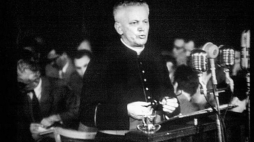Bp Czesław Kaczmarek podczas procesu w 1953 r. Źródło: IPN
