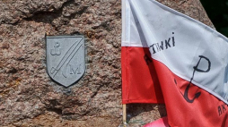 Fragment obelisku upamiętniającego Batalion „Miotła” na rogu ulic Dzikiej i Stawki w Warszawie. Fot. PAP/W. Pacewicz