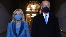 Waszyngton, 20.01.2021 r. Prezydent USA Joe Biden z małżonką. Fot. PAP/EPA/W. McNamee