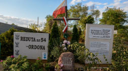 Teren Reduty nr 54 potocznie zwaną Redutą Ordona. Symboliczny pomnik – grób żołnierzy polskich i rosyjskich. Fot. PAP/M. Obara