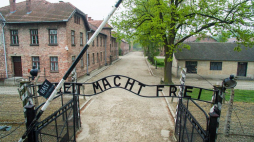 Teren byłego niemieckiego obozu koncentracyjnego Auschwitz. Fot. PAP/S. Mielnik