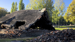 Brzezinka 2007-10-16. Ruiny - obecny stan komory gazowej i Krematorium III, Auschwitz II-Birkenau. PAP/J. Ochoński