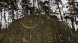 Mizar – cmentarz muzułmański w Kruszynianach. Fot. PAP/A. Reszko