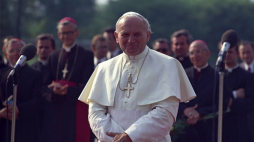 Papież Jan Paweł II podczas I pielgrzymki do Polski. Kraków 10.06.1979. Fot. PAP/L. Łożyński