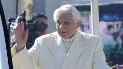 Watykan, 27.02.2013 r. Papież Benedykt XVI. Fot. PAP/EPA