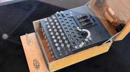 Maszyna szyfrująca Enigma. Fot. PAP/J. Bednarczyk
