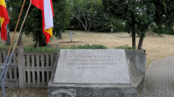 Pomnik Ofiar w miejscowości Grabówka. Fot. PAP/A. Reszko