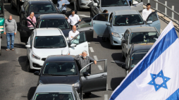 Izrael 08.04.2021. Izraelczycy oddają hołd pomordowanym w Dniu Pamięci Holokaustu. Fot. PAP/EPA