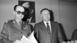 Premier rządu PRL Wojciech Jaruzelski (L) i I sekretarz KC PZPR Stanisław Kania. 1981 r. Fot. PAP/CAF/T. Zagoździński
