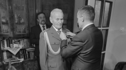 Józef Haza uhonorowany Medalem Stulecia Odzyskanej Niepodległości. Źródło: Małopolski Urząd Wojewódzki
