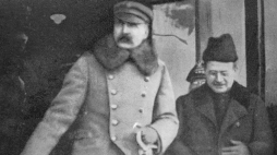 Ok. 1920 r. Naczelnik Państwa Józef Piłsudski w towarzystwie nuncjusza papieskiego Achille Ratti. Źródło: NAC