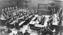 Sala rozpraw podczas procesu norymberskiego, 1946 r. Źródło: Bundesarchiv 