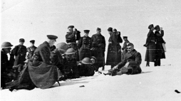 Zima 1941/1942. Oficerowie Wojska Polskiego i Armii Czerwonej w trakcie ćwiczeń. Z prawej siedzi Władysław Anders
