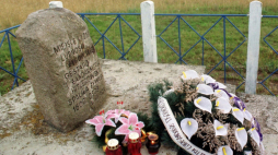Jedwabne. Pomnik upamiętniający ofiary zbrodni z 1941 r. Fot. PAP/Z. Lenkiewicz