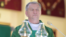 Biskup Józef Guzdek. Fot. PAP/G. Michałowski