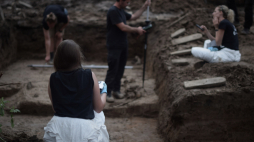 Specjaliści Biura Poszukiwań i Identyfikacji IPN w trakcie prac prowadzonych na cmentarzu Jeruzalem w Raciborzu. Źródło: IPN
