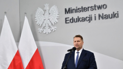 Minister edukacji i nauki Przemysław Czarnek podczas konferencji prasowej w siedzibie resortu. Warszawa, 27.08.2021. Fot. PAP/R. Pietruszka