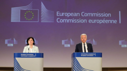 Wiceprzewodnicząca KE ds. wartości Viera Jourova i komisarz UE ds. sprawiedliwości Didier Reynders. Fot. PAP/EPA 