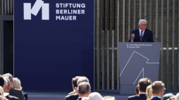 Prezydent Niemiec Frank-Walter Steinmeier podczas uroczystości w 60. rocznicę budowy muru berlińskiego. Fot. PAP/EPA