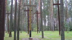 Polski Cmentarz Wojenny w Miednoje. Źródło: Wikipedia Commons