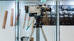 Pierwsza kamera niezależnej telewizji – SONY U-matic HB, prezentowana w ECS na wystawie ZJAZD. KOMUNIKACJA IDEI. Fot. Dawid Linkowski/Archiwum ECS. Źródło: www.ecs.gda.pl