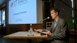 Warszawa, 22.09.2021. Dyrektor Warszawskiego Międzynarodowego Festiwalu Filmowego - Stefan Laudyn podczas konferencji prasowej dotyczącej 37. edycji festiwalu, 22 bm. w Cafe Kulturalna w Warszawie. Fot. PAP/M. Obara