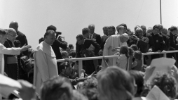 I pielgrzymka do Polski papieża Jana Pawła II: z lewej przeor klasztoru jasnogórskiego o. Konstancjusz Kunz. Częstochowa, 04.06.1979. PAP/T. Prażmowski