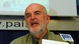 Tadeusz Szyma. 2002 r. Fot. PAP/P. Rybarczyk